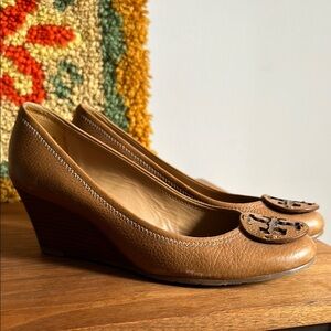 Tory Burch Women's Tan Sally Wedge Leather Heels Size 8